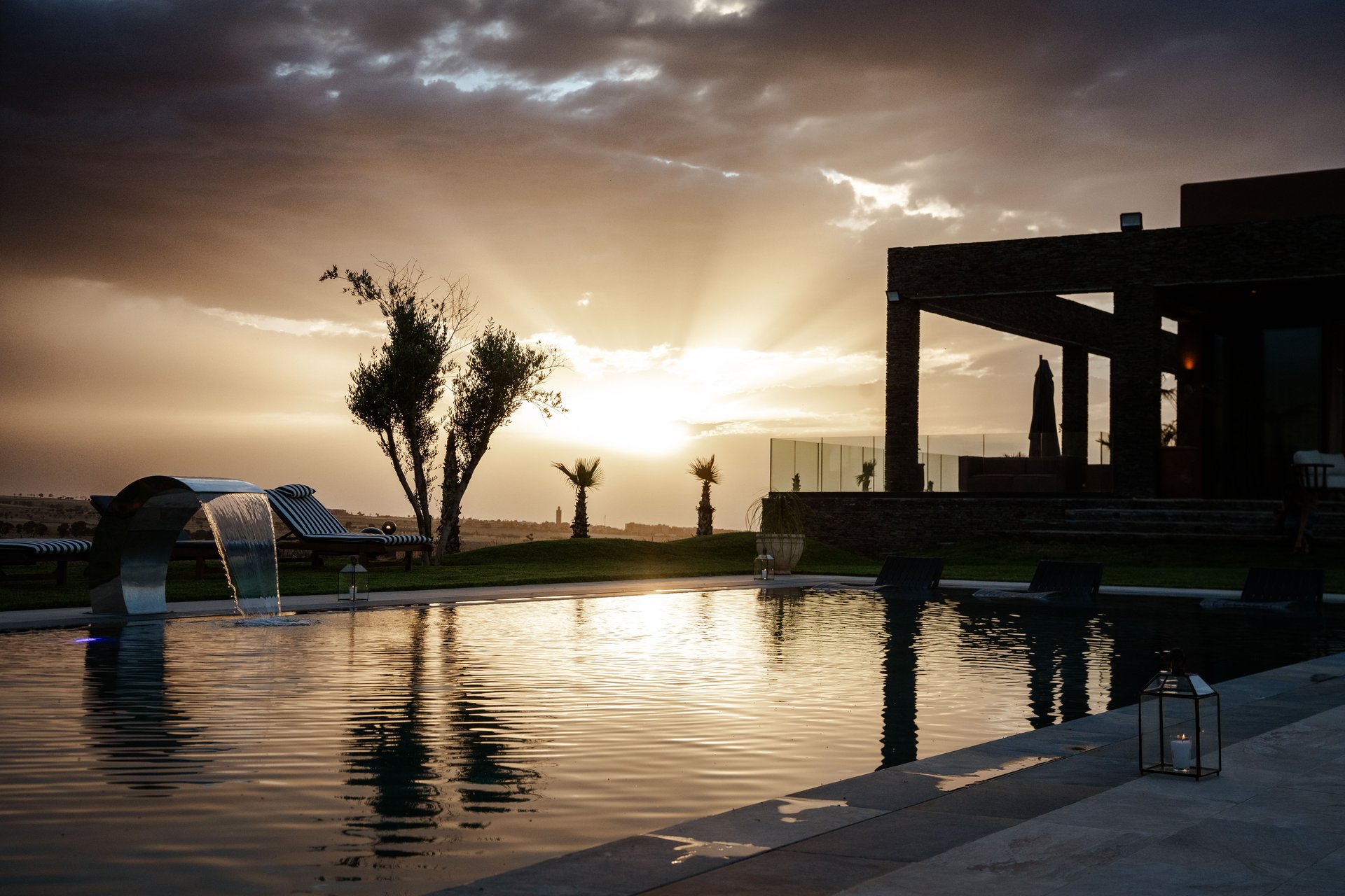 Domaine au crépuscule — ambiance et reflets d'eau