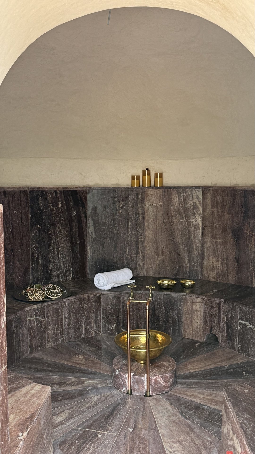 Hammam — arche de pierre, mystère enveloppant
