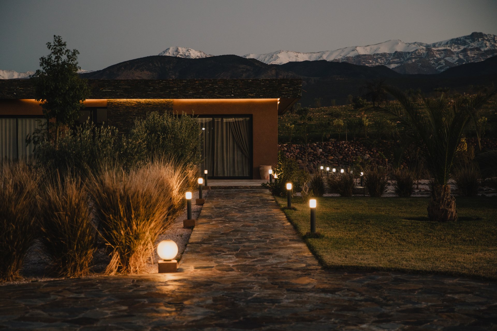 Espace spa — lever du jour sur les montagnes